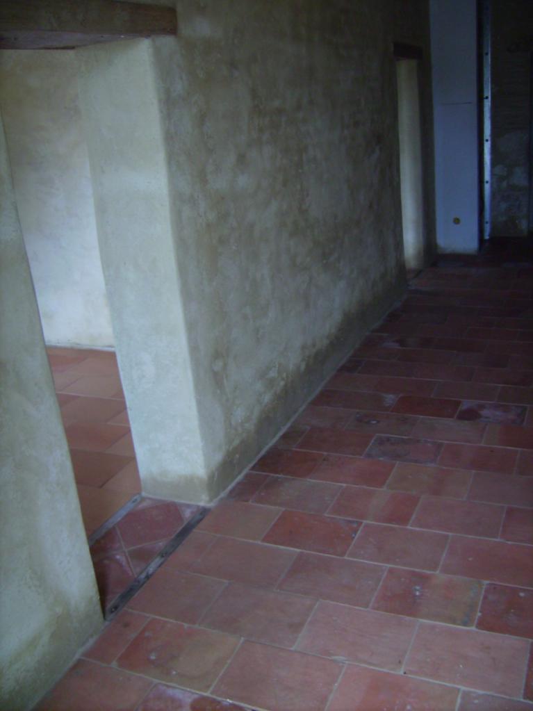 CARREAUX TERRE CUITE SUR CHAPE DE CHAUX