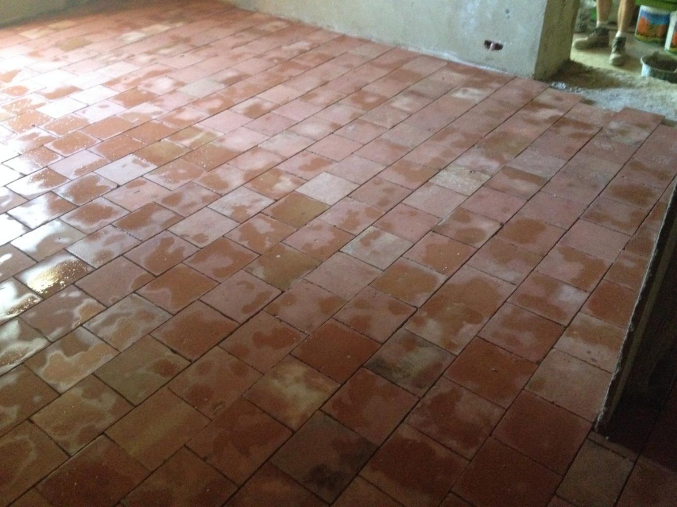 CARREAUX TERRE CUITE SUR CHAPE DE CHAUX