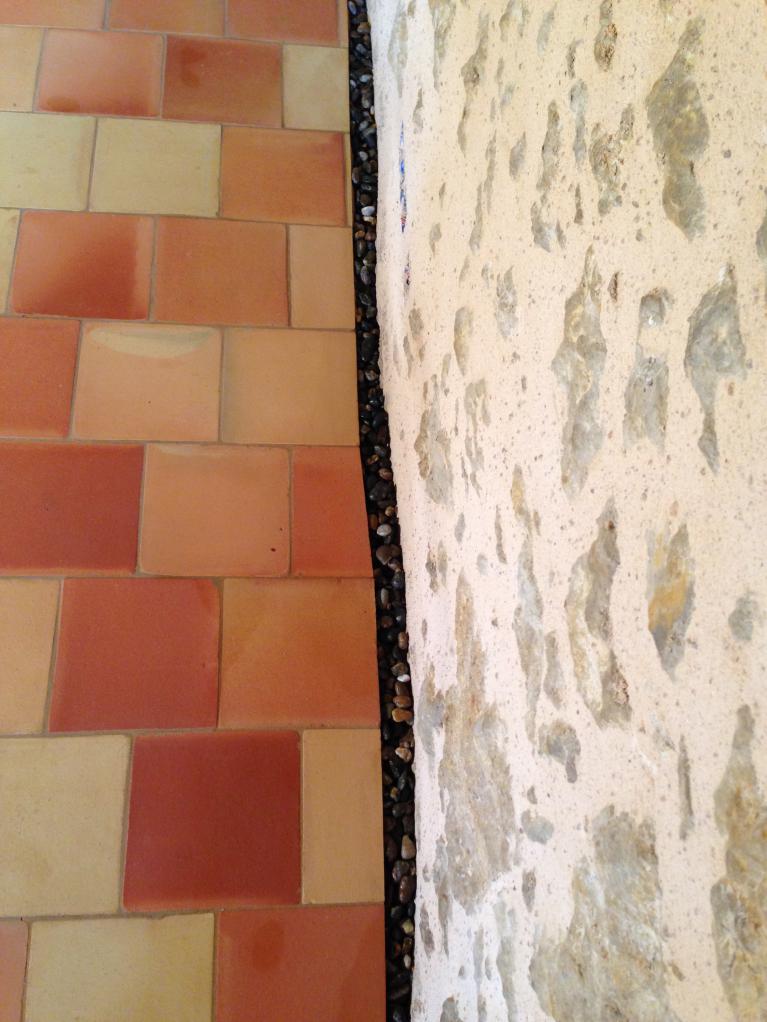 CARREAUX TERRE CUITE SUR CHAPE DE CHAUX