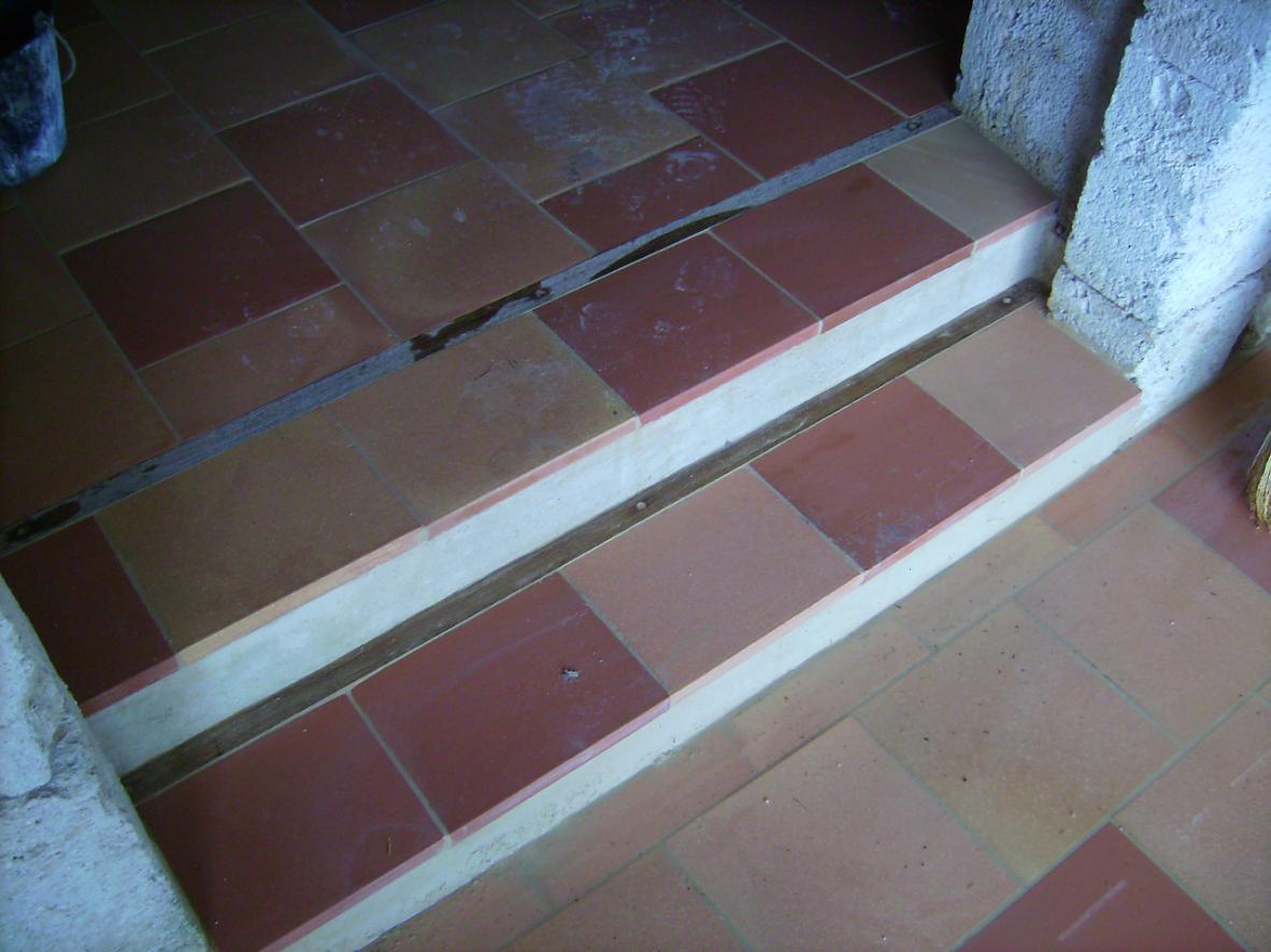 CARREAUX TERRE CUITE SUR CHAPE DE CHAUX