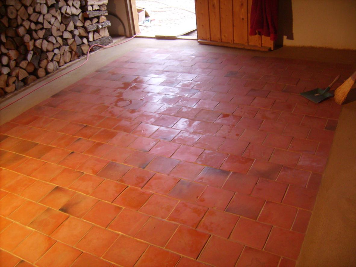 CARREAUX TERRE CUITE SUR CHAPE DE CHAUX