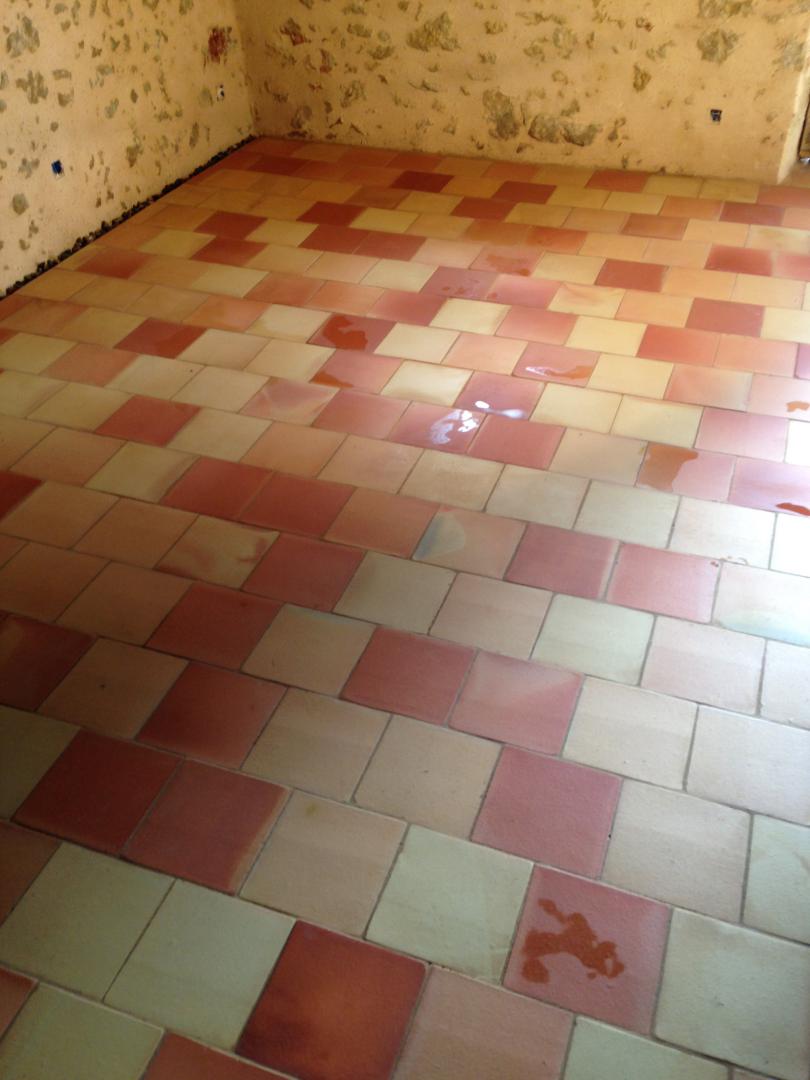 CARREAUX TERRE CUITE SUR CHAPE DE CHAUX