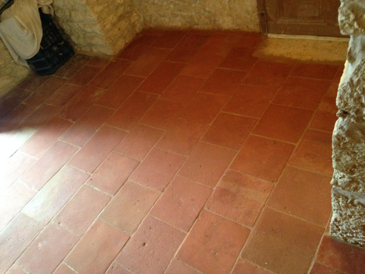 CARREAUX TERRE CUITE SUR CHAPE DE CHAUX