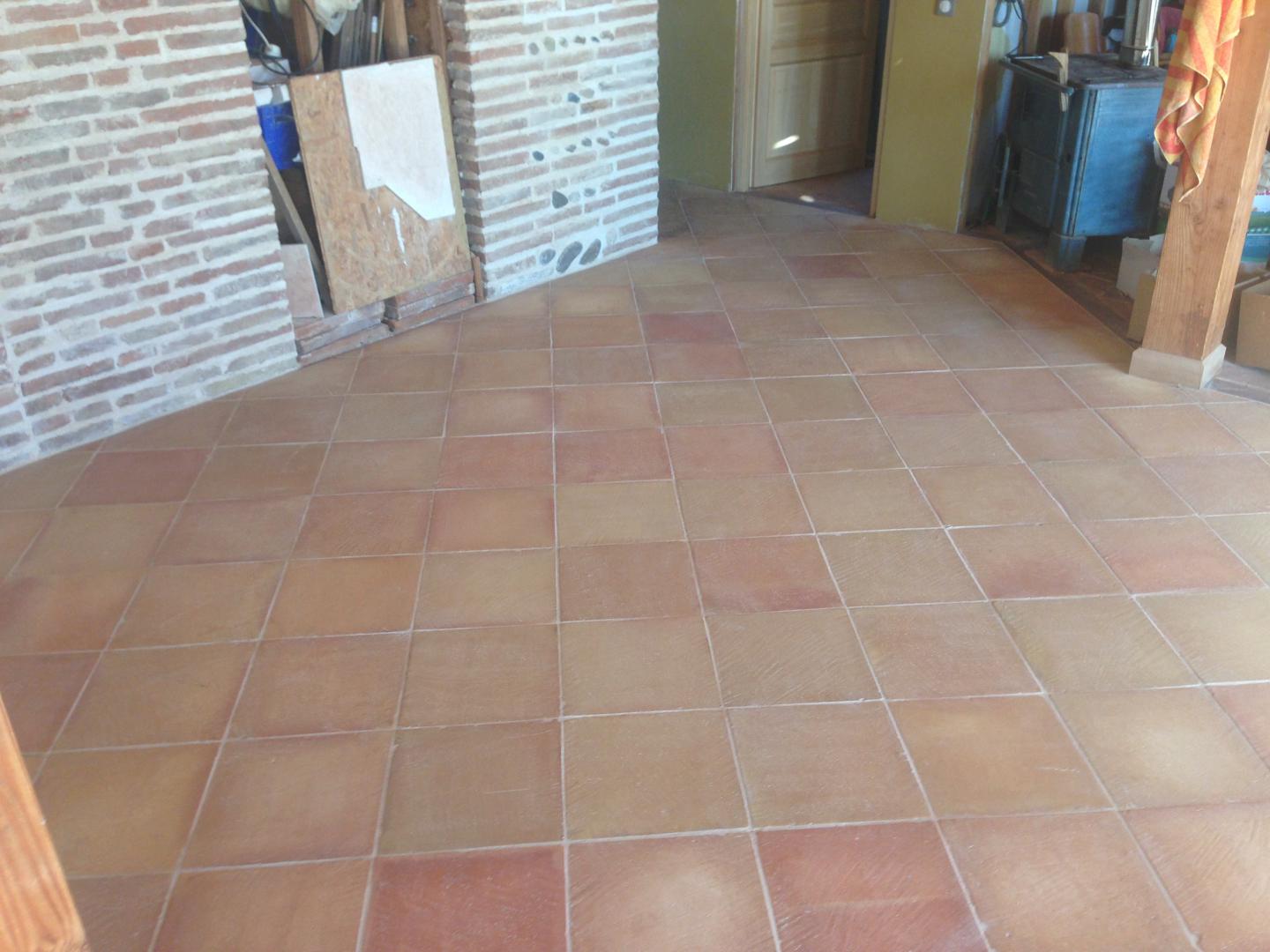 CARREAUX TERRE CUITE SUR CHAPE DE CHAUX